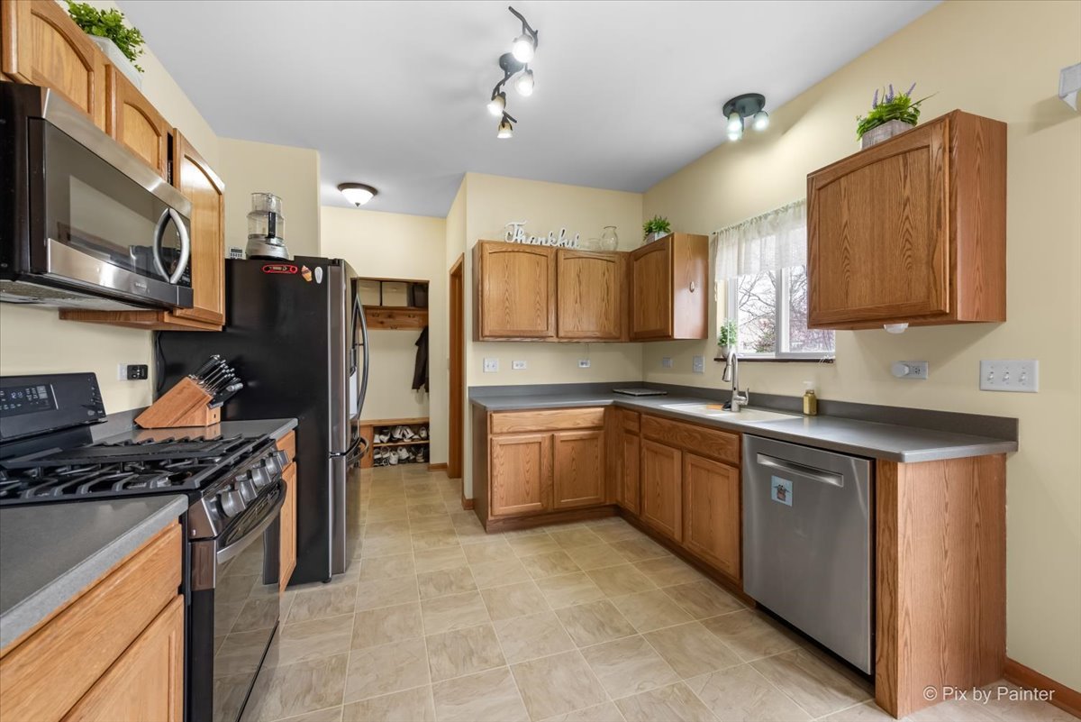 987 Valley Stream Drive Pingree Grove, IL 60140 - Photo 7 of 35