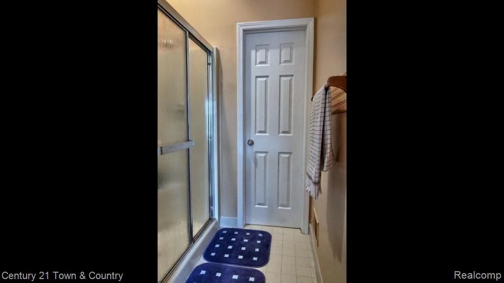 178 Grosvenor Drive Rochester Hills, MI 48307 - Photo 18 of 32