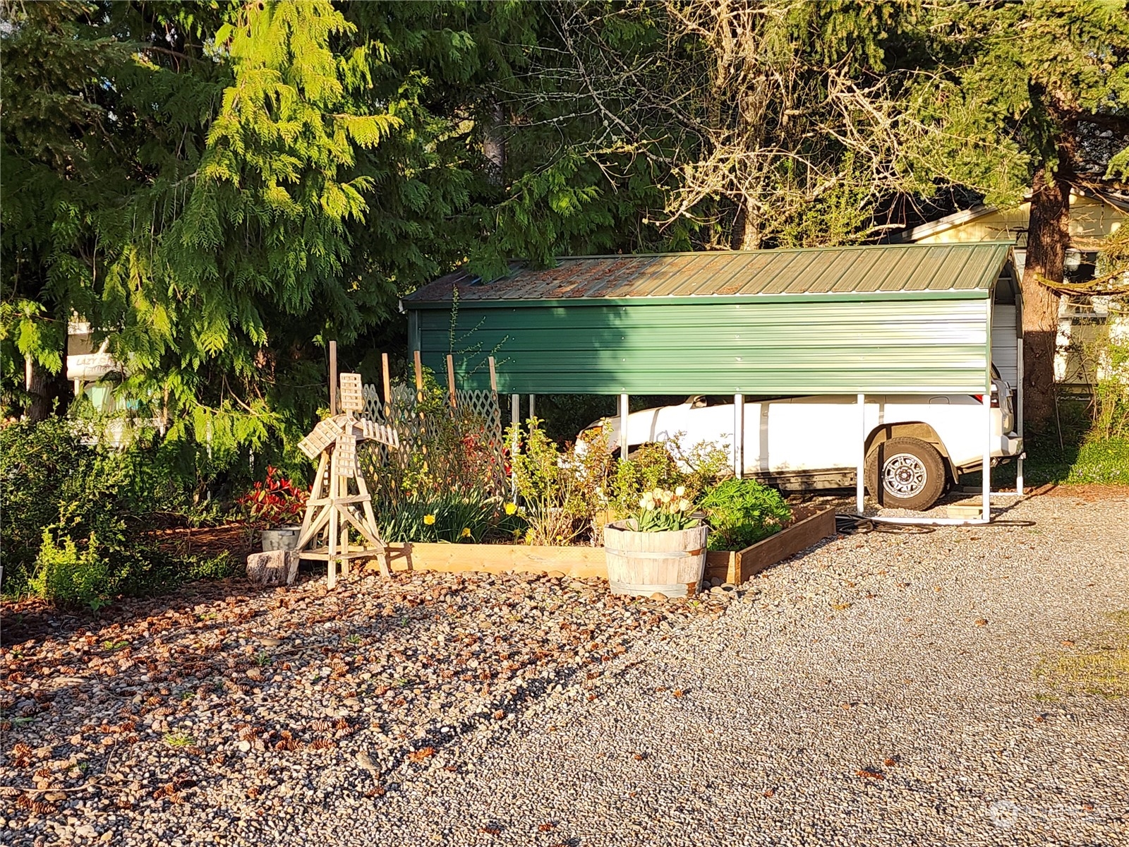 107 Peterson Road Chehalis, WA 98532 - Photo 6 of 35 a view of a backyard of a house