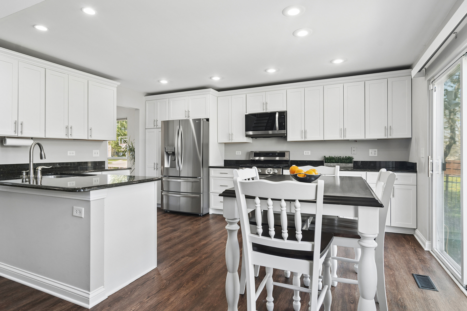 6806 Highgate Road Carpentersville, IL 60110 - Photo 8 of 33 Gallery Image 8