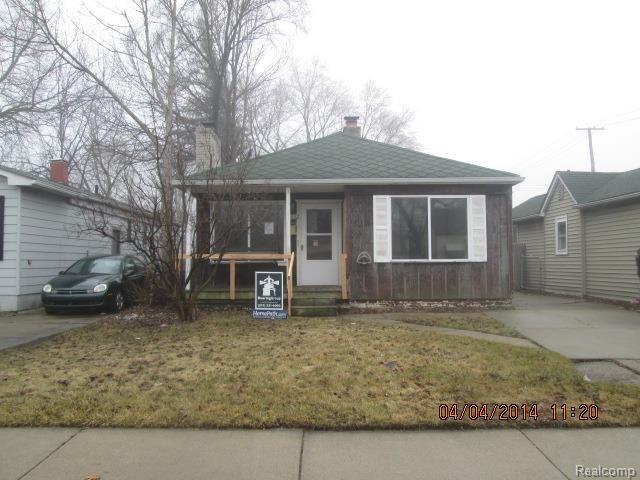 20832 Ridgemont Road Harper Woods, MI 48225 - Photo 1 of 13 IMG_4867.jpg