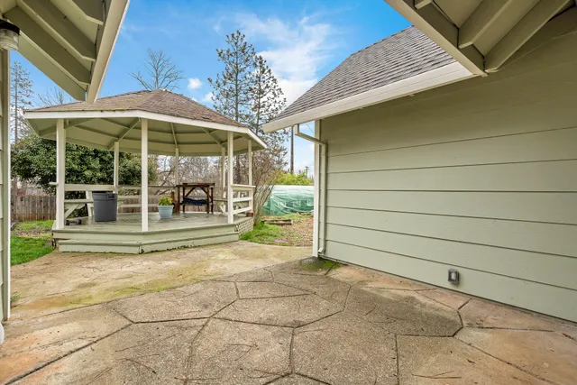 a view of a backyard of the house