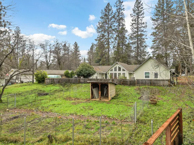 $389,000 | 401 Mountain View Street, Weaverville, CA 96093