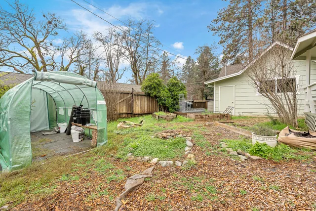 $389,000 | 401 Mountain View Street, Weaverville, CA 96093