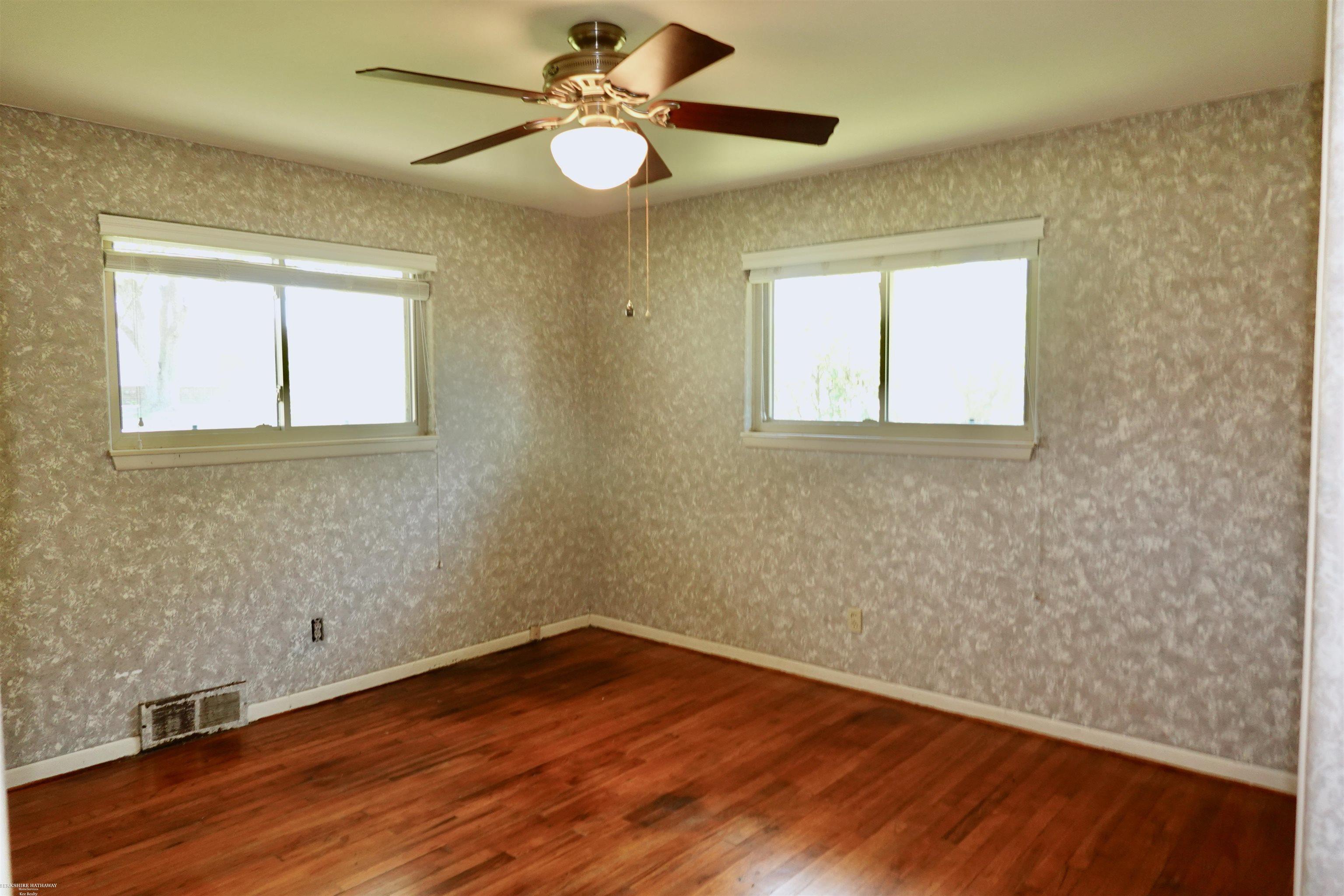 31047 Richert Street Fraser, MI 48026 - Photo 19 of 24 50173838-61578cde-b3a5-42a5-8169-7721f67b7c51.JPG