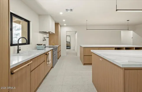 $2,895,000 | 4035 East McDonald Drive, Phoenix, AZ 85018
