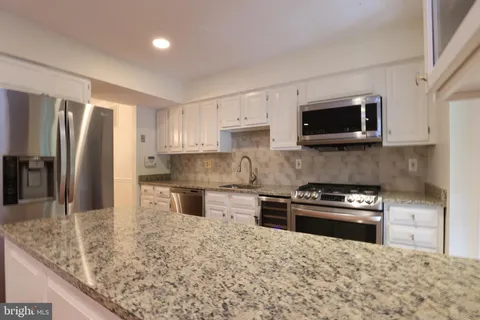 $3,100 | 2184 Pond View Court, Reston, VA 20191