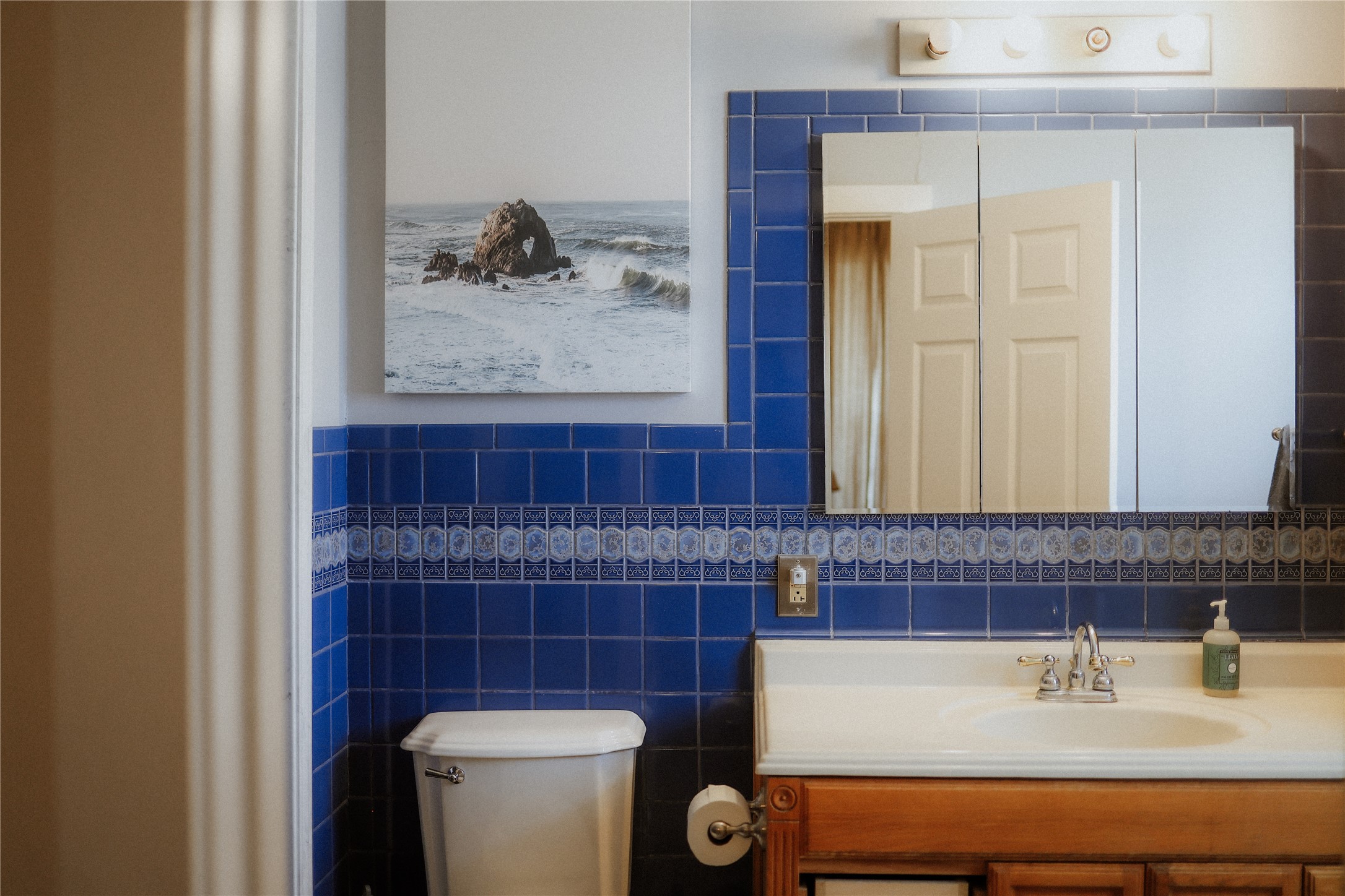 17323 Manda Carlson Road Manor, TX 78653 - Photo 16 of 29 Vibrant tile surrounds the vanity in this classic bathroom setting.