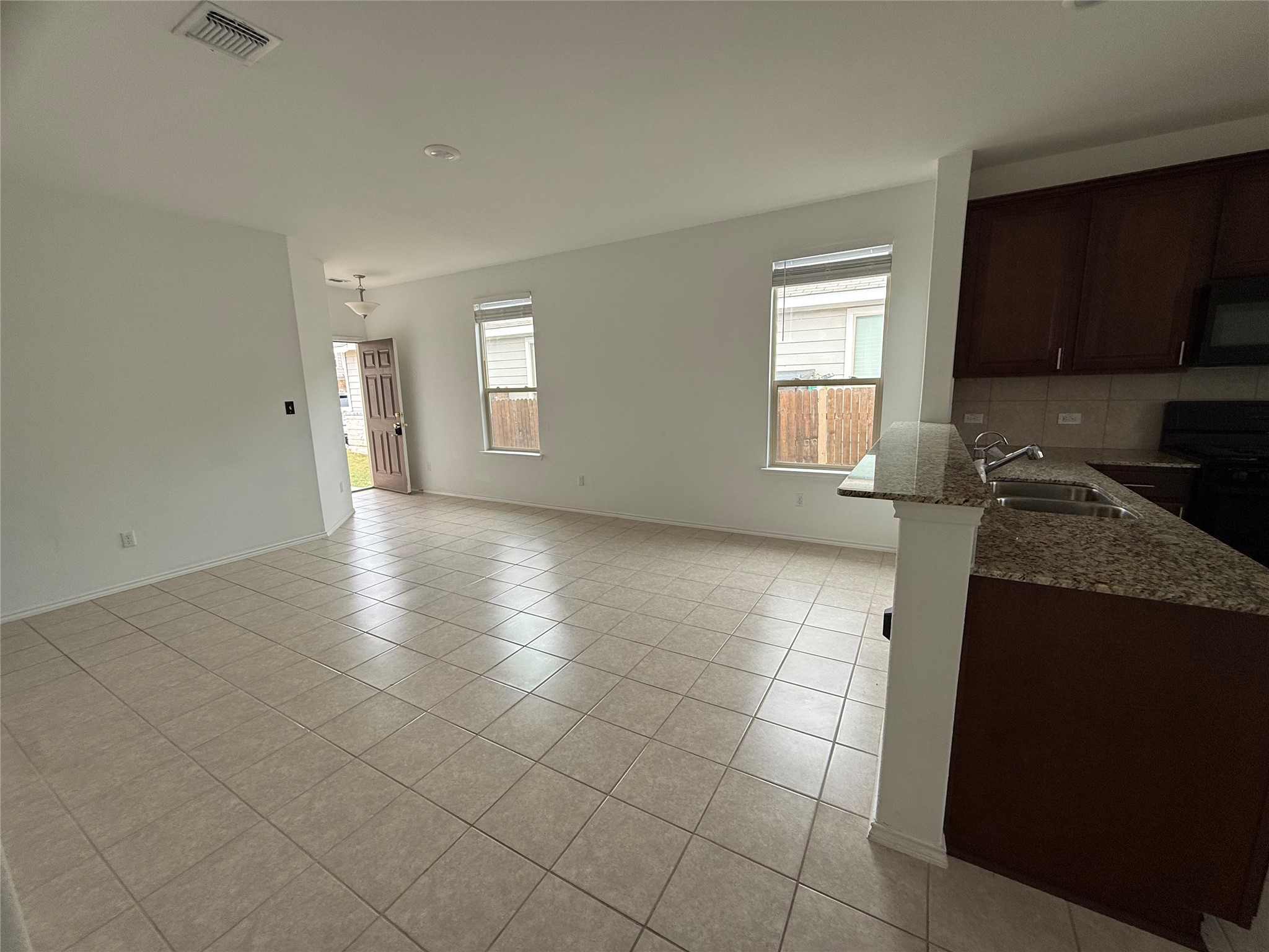 324 Harper Lane Georgetown, TX 78626 - Photo 6 of 14 Living area