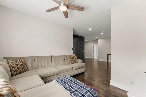 a en suite bathroom with a sink and a mirror