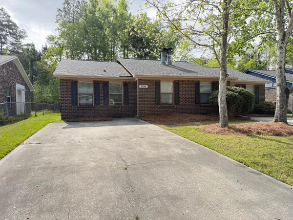 $1,825 | 186 Dorchester Manor Boulevard, Unit A, North Charleston, SC 29420