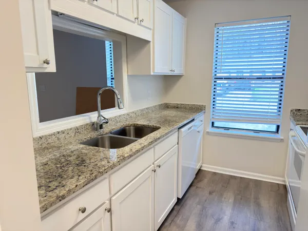 $1,825 | 186 Dorchester Manor Boulevard, Unit A, North Charleston, SC 29420