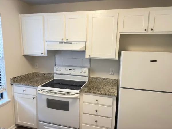 $1,825 | 186 Dorchester Manor Boulevard, Unit A, North Charleston, SC 29420