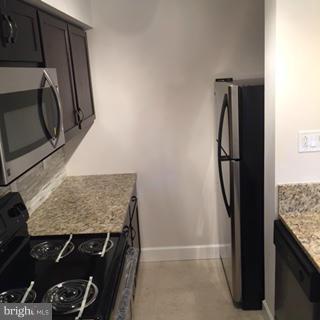 5821 Royal Ridge Drive, Unit R Springfield, VA 22152 - Photo 3 of 6 Kitchen
