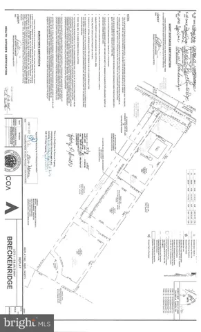 a black and white photo of a living room