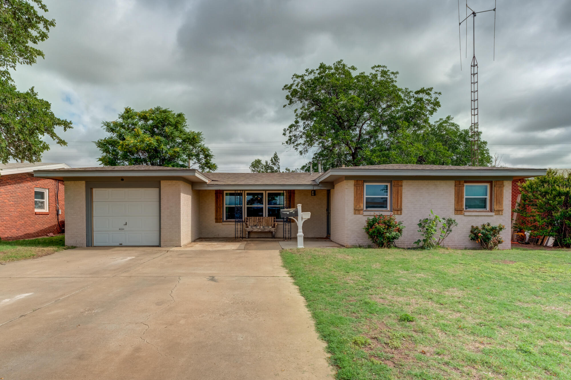 4818 46th Street Lubbock, TX 79414 - Photo 2 of 32 DSC03356_57_58_59_60