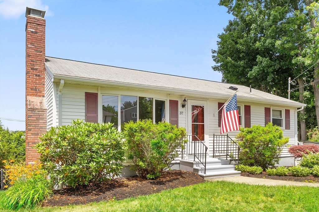 37 Angelo Street Worcester, MA 01604 - Photo 2 of 40