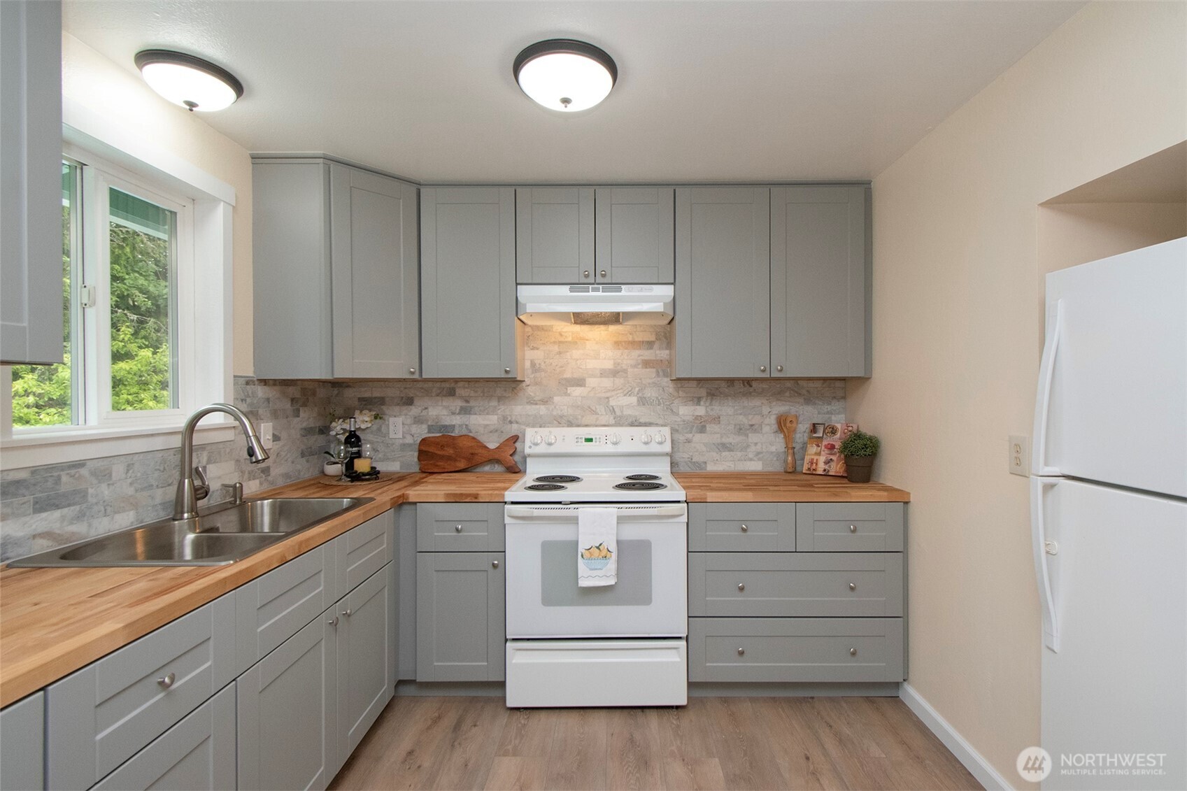 71 Whispering Firs Road Port Angeles, WA 98363 - Photo 8 of 40