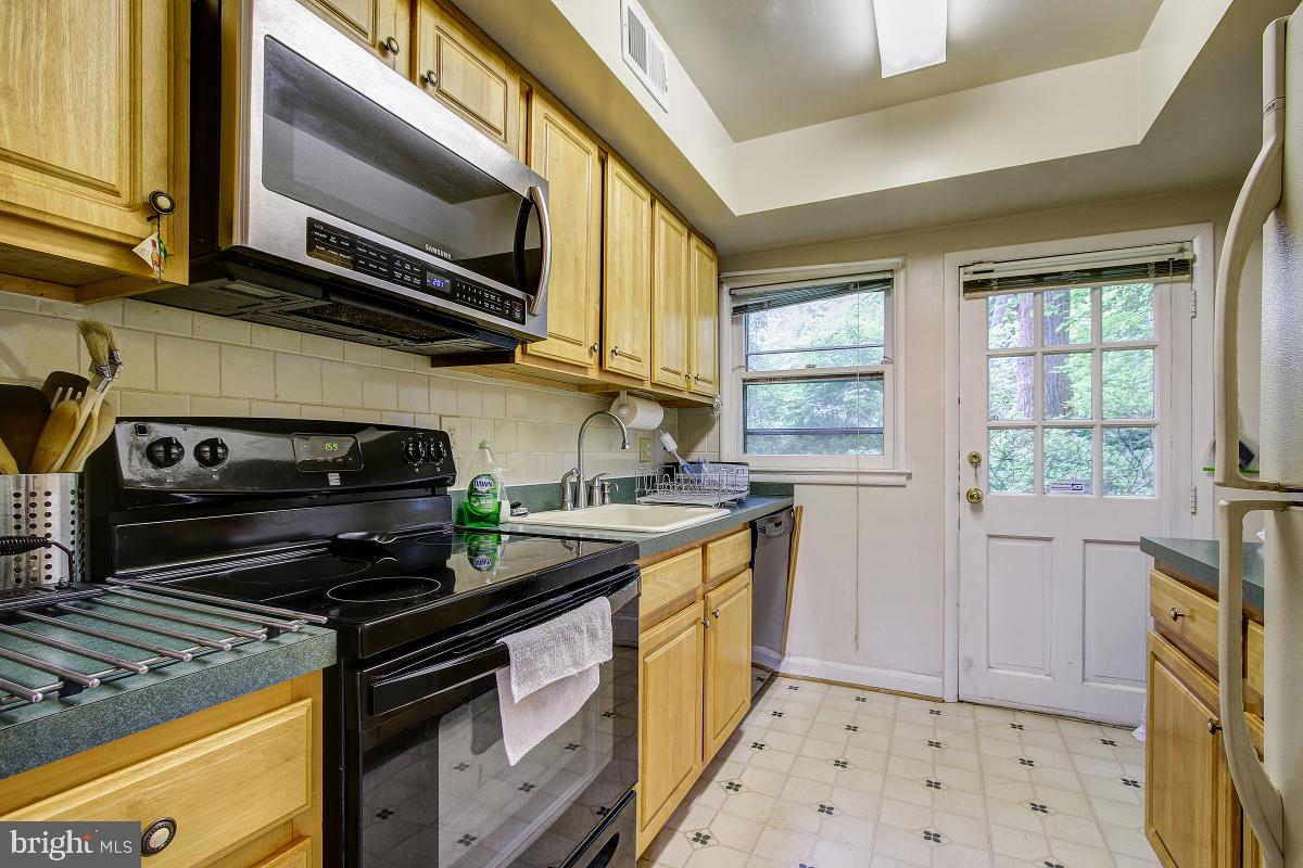 8621 Geren Road, Unit 297 Silver Spring, MD 20901 - Photo 14 of 30 Kitchen