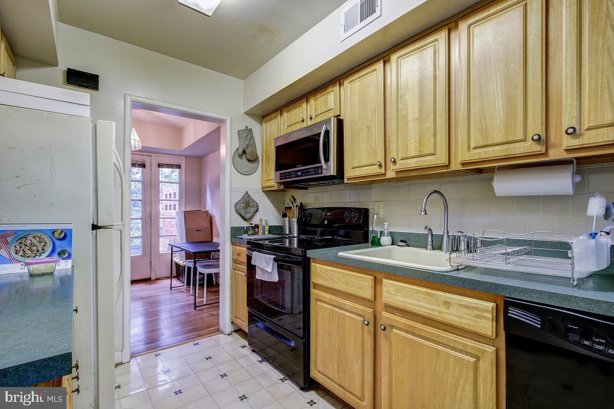8621 Geren Road, Unit 297 Silver Spring, MD 20901 - Photo 15 of 30 Kitchen