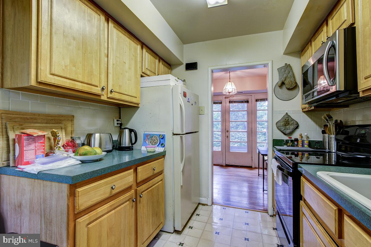 8621 Geren Road, Unit 297 Silver Spring, MD 20901 - Photo 16 of 30 Kitchen