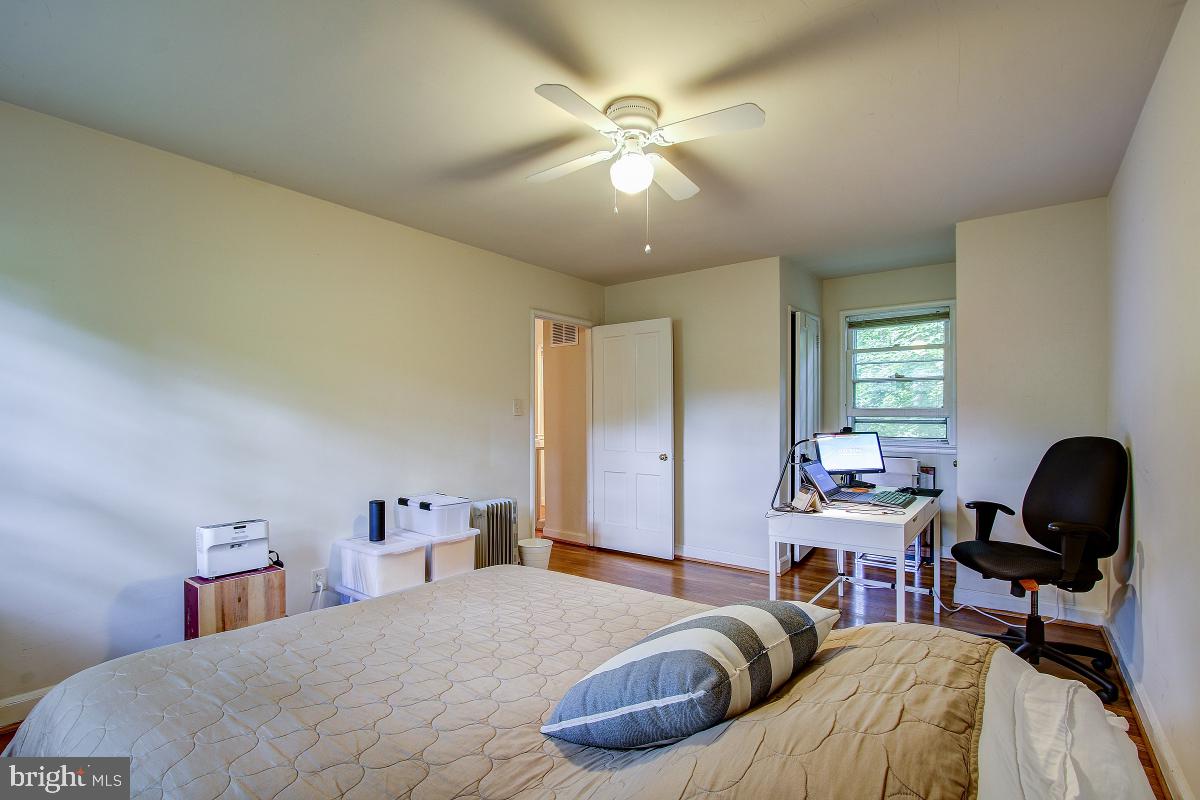 8621 Geren Road, Unit 297 Silver Spring, MD 20901 - Photo 18 of 30 Bedroom#1 w/Two Closets and Two Exposures (E&W)