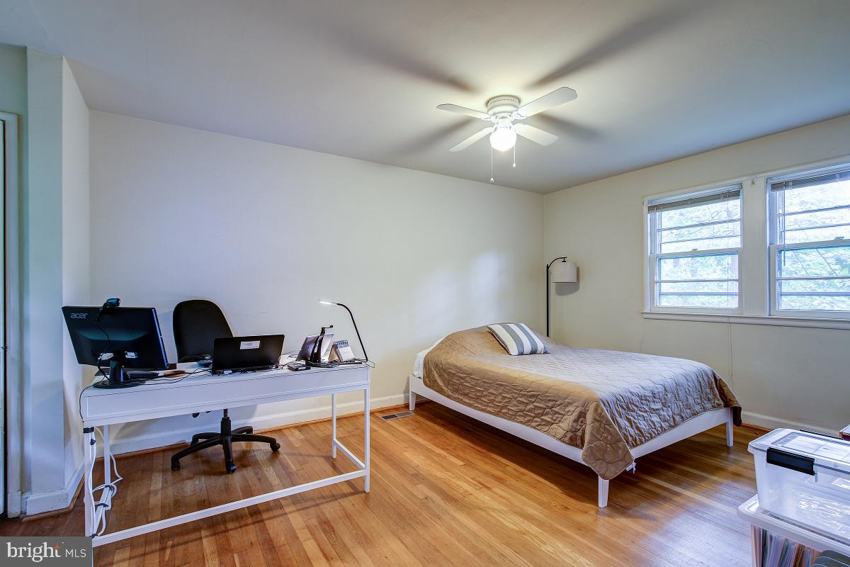 8621 Geren Road, Unit 297 Silver Spring, MD 20901 - Photo 20 of 30 Bedroom#1 and west facing windows
