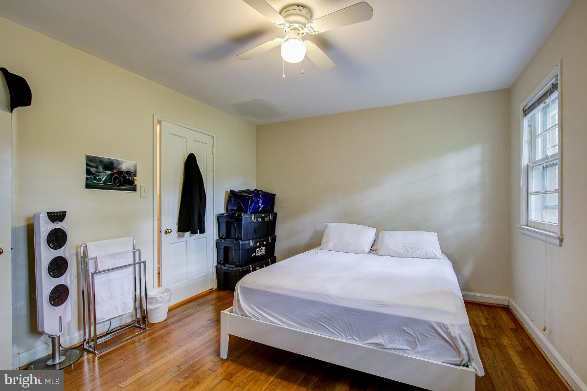 8621 Geren Road, Unit 297 Silver Spring, MD 20901 - Photo 21 of 30 Bedroom#2 with h/w floors and west facing windows