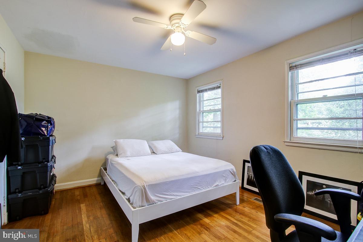8621 Geren Road, Unit 297 Silver Spring, MD 20901 - Photo 22 of 30 Bedroom#2 with h/w floors and west facing windows