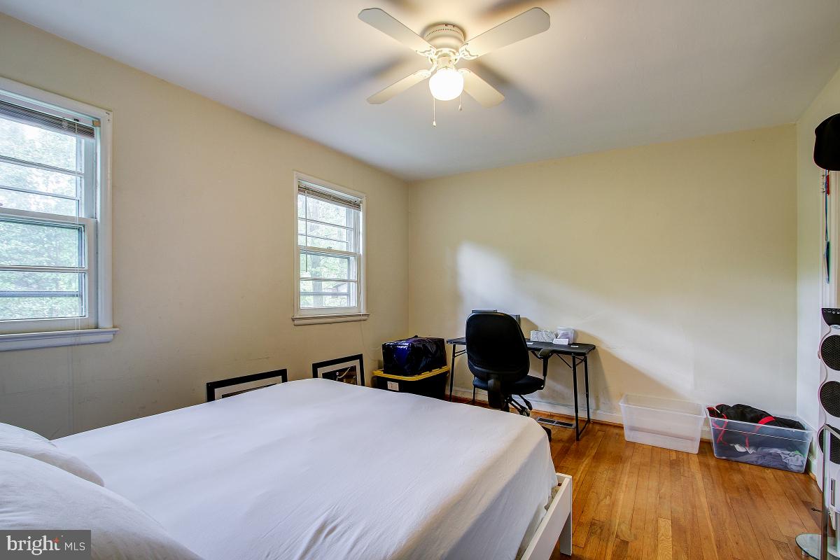 8621 Geren Road, Unit 297 Silver Spring, MD 20901 - Photo 23 of 30 Bedroom#2 with h/w floors and west facing windowso