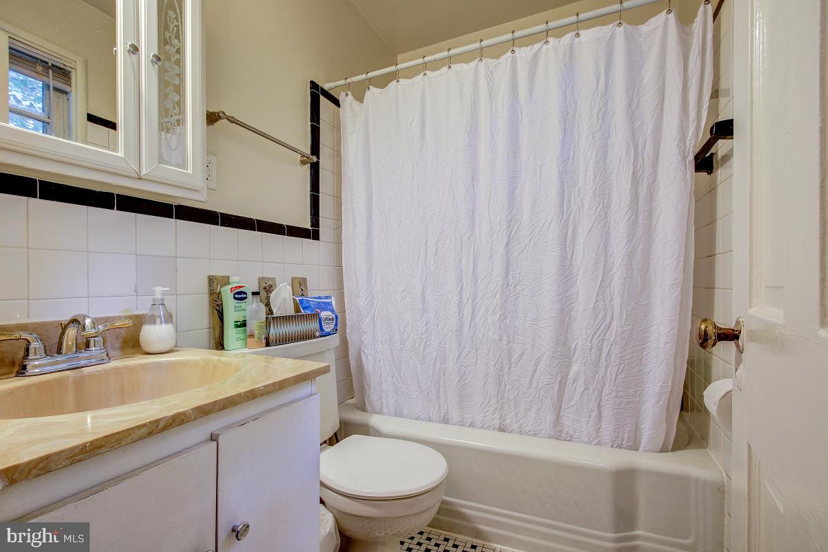 8621 Geren Road, Unit 297 Silver Spring, MD 20901 - Photo 25 of 30 Bathroom