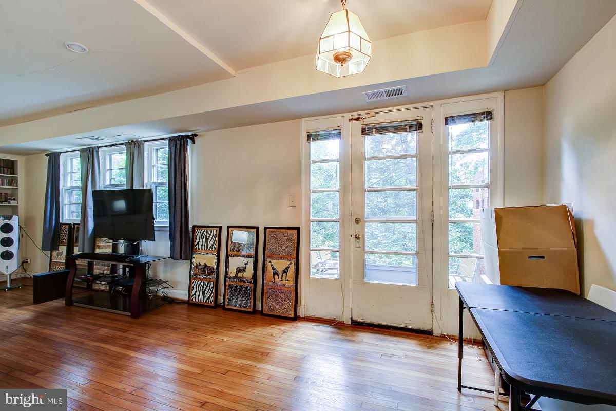 8621 Geren Road, Unit 297 Silver Spring, MD 20901 - Photo 10 of 30 New Sliding Glass Door from DA to Patio