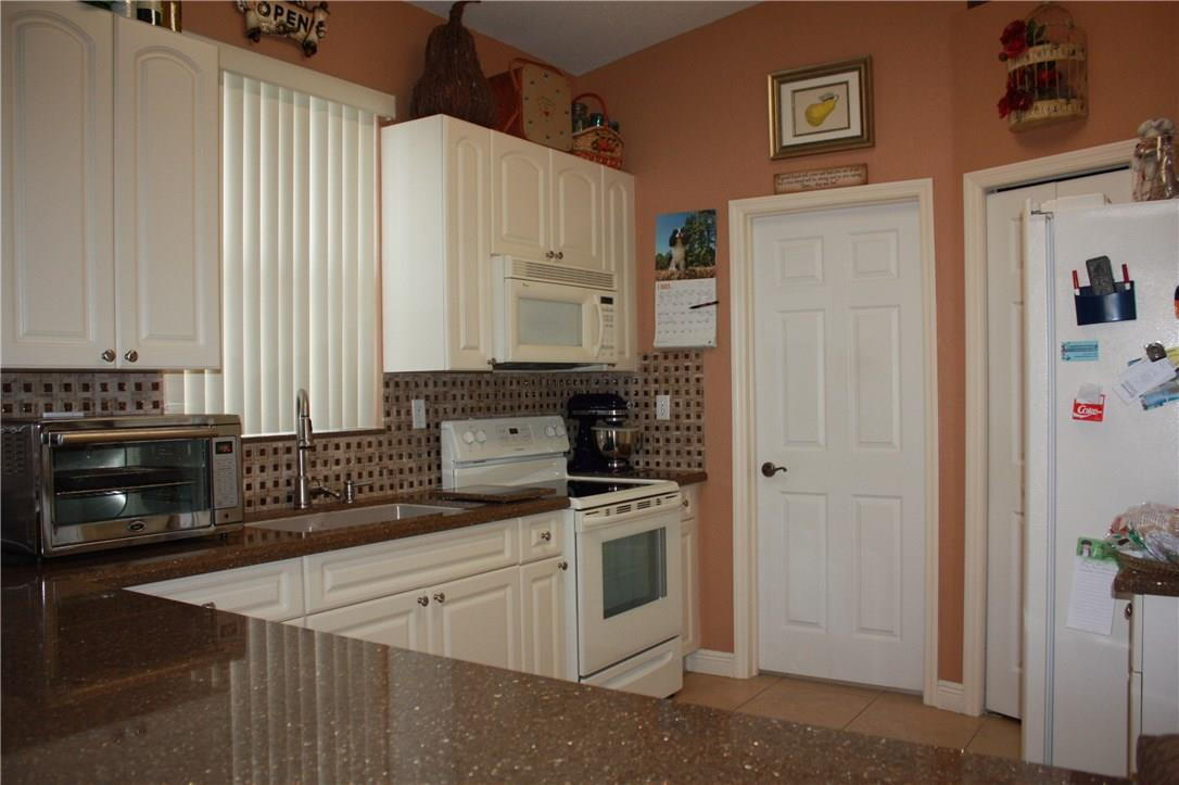4933 Southwest 134th Avenue Miramar, FL 33027 - Photo 7 of 28 Quartz Counters and beautiful backsplash