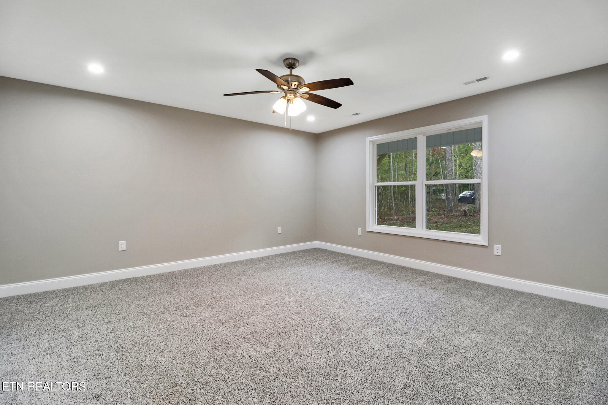 432 Pilot Mountain Road Sunbright, TN 37872 - Photo 12 of 25 Gallery Image 12