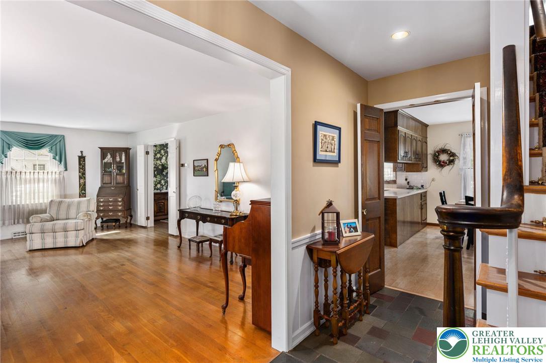 922 Wedgewood Road Bethlehem, PA 18017 - Photo 6 of 30 Gallery Image 6