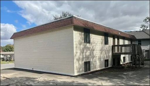 a view of a house with backyard