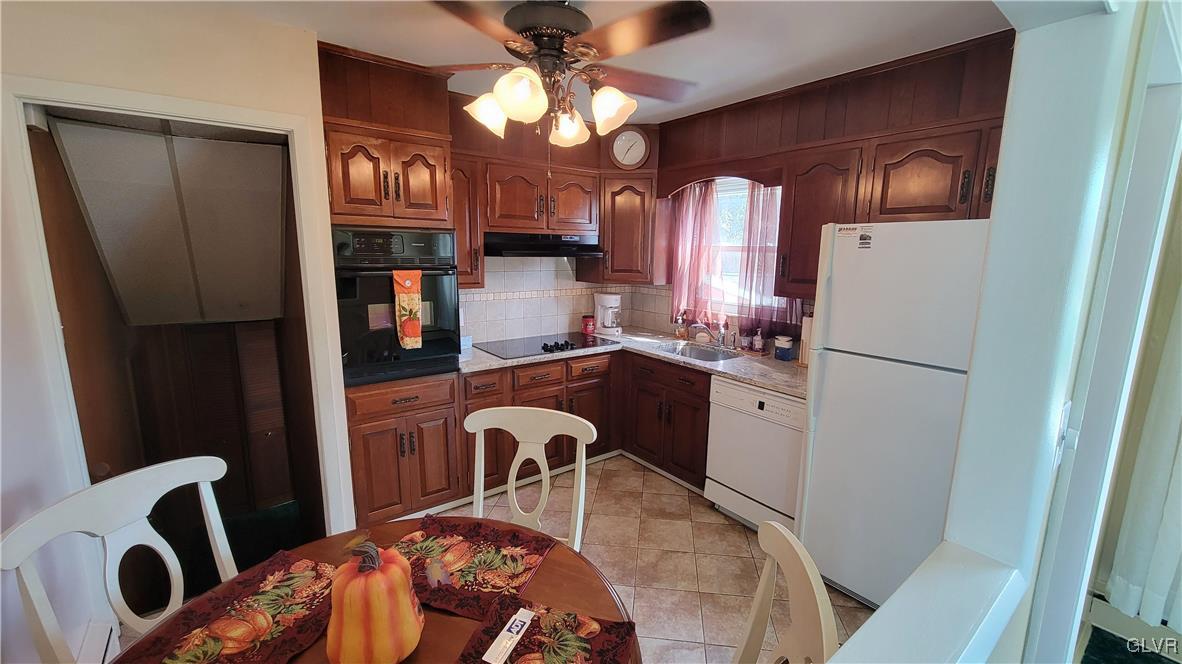 1471 Exeter Road Allentown, PA 18103 - Photo 2 of 24 Eat in kitchen