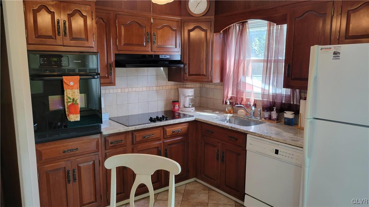 1471 Exeter Road Allentown, PA 18103 - Photo 4 of 24 Kitchen recently updated with granite counter tops