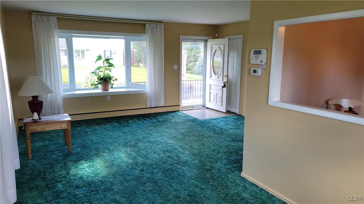 1471 Exeter Road Allentown, PA 18103 - Photo 5 of 24 Living room