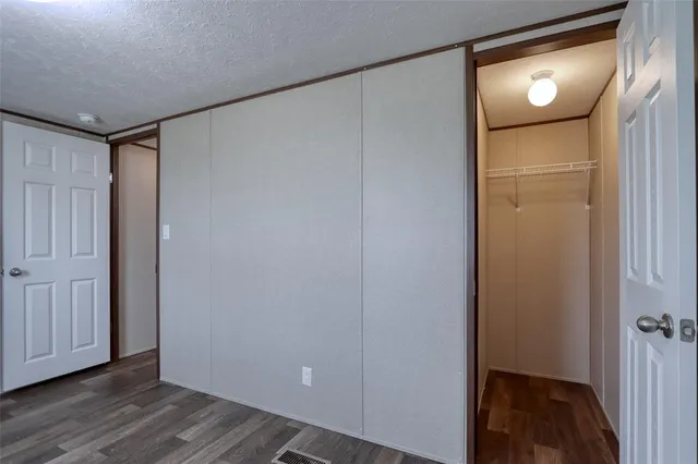 $240,000 | 11933 Northwest Co Road 2170, Barry, TX 75102