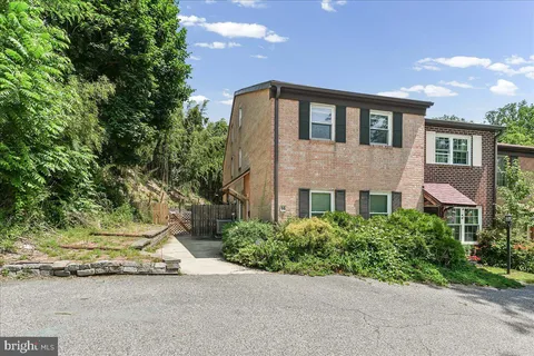 $225,000 | 65 Park Valley Lane, Unit 65, Brookhaven, PA 19015