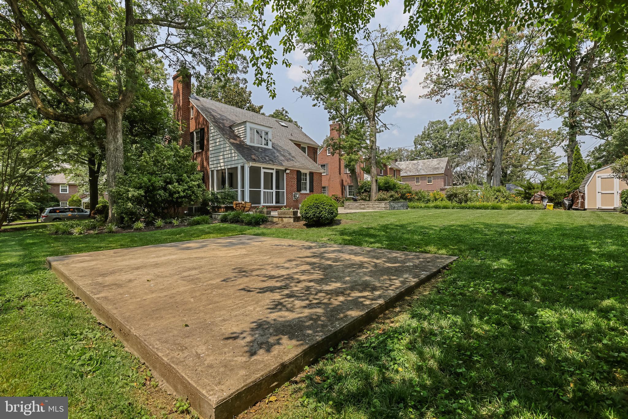 1214 Southview Road Baltimore, MD 21218 - Photo 3 of 17 Nestled in lovely homeowner neighborhood