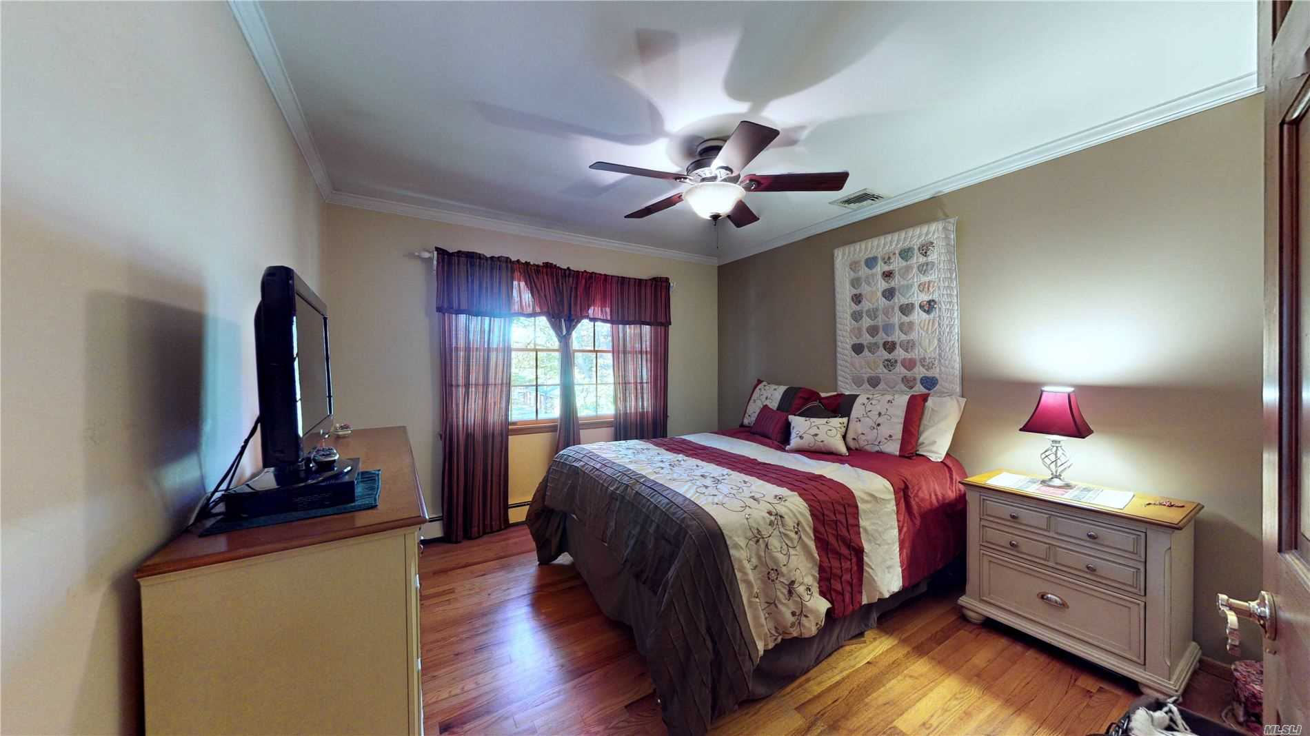 15 Miller Place Road Miller Place, NY 11764 - Photo 10 of 19 Gallery Image 10