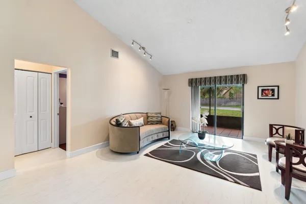 $459,900 | 9909 Southwest 16th Street, Pembroke Pines, FL 33025