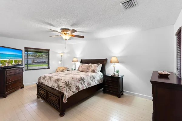 $459,900 | 9909 Southwest 16th Street, Pembroke Pines, FL 33025