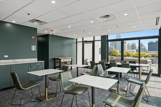 $2,500 | 375 West Erie Street, Unit 323, Chicago, IL 60654