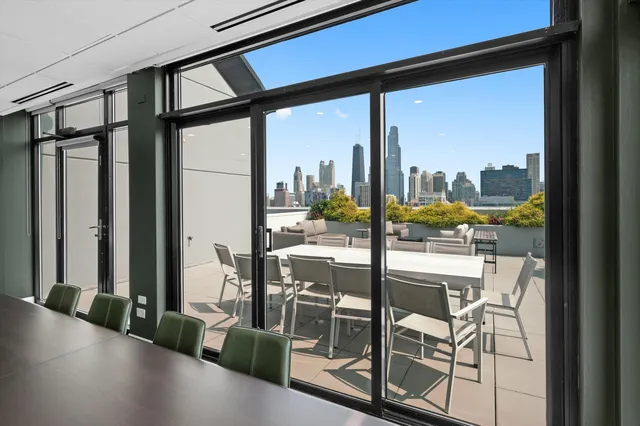 $2,500 | 375 West Erie Street, Unit 323, Chicago, IL 60654