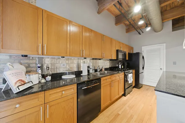 $2,500 | 375 West Erie Street, Unit 323, Chicago, IL 60654