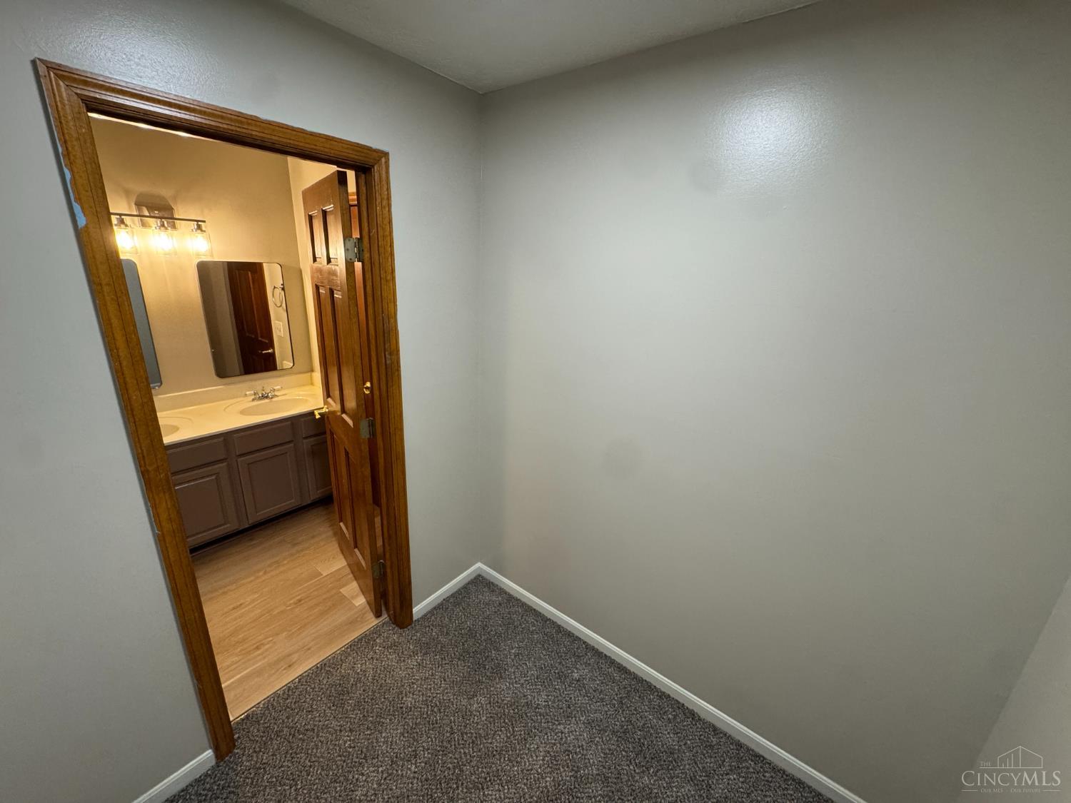 6954 Bridges Road Cincinnati, OH 45230 - Photo 15 of 43