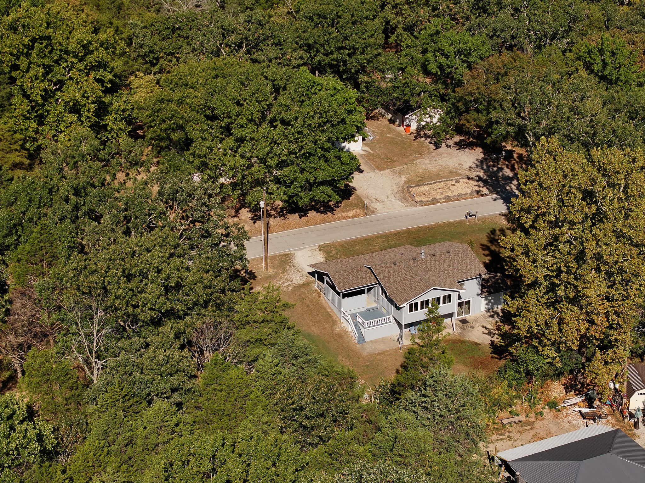 184 South Heatherwood Road Shell Knob, MO 65747 - Photo 7 of 42 dji_fly_20260904_232242_0004_17885513201